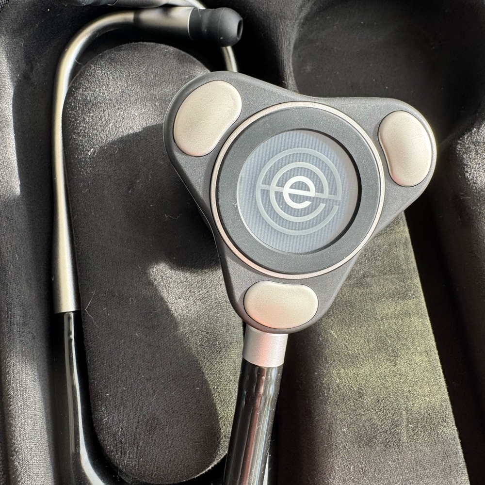 Eko Digital Stethoscope with Accessories - Picture 4 of 6